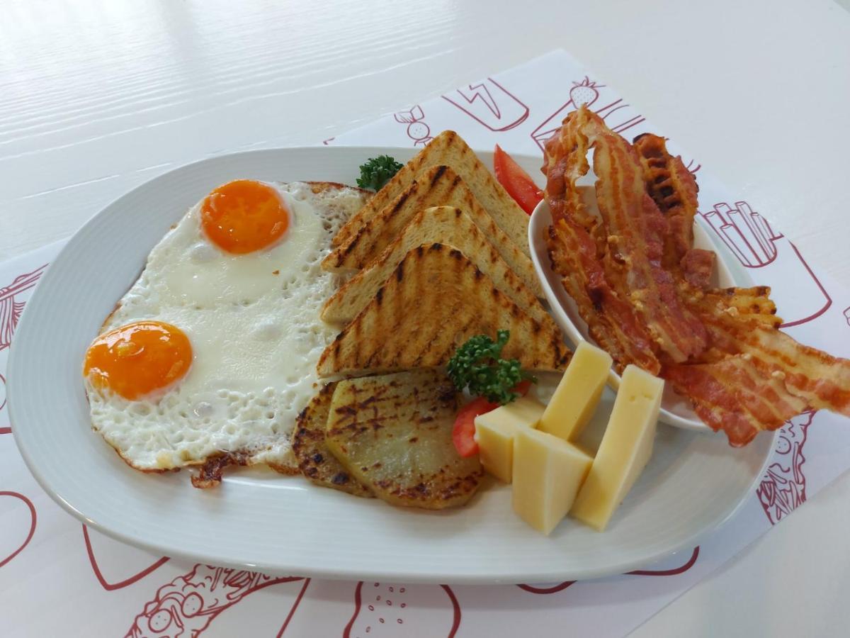 Hotel Tri "O" Topola Екстер'єр фото