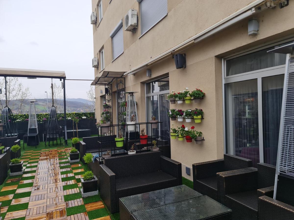 Hotel Tri "O" Topola Екстер'єр фото