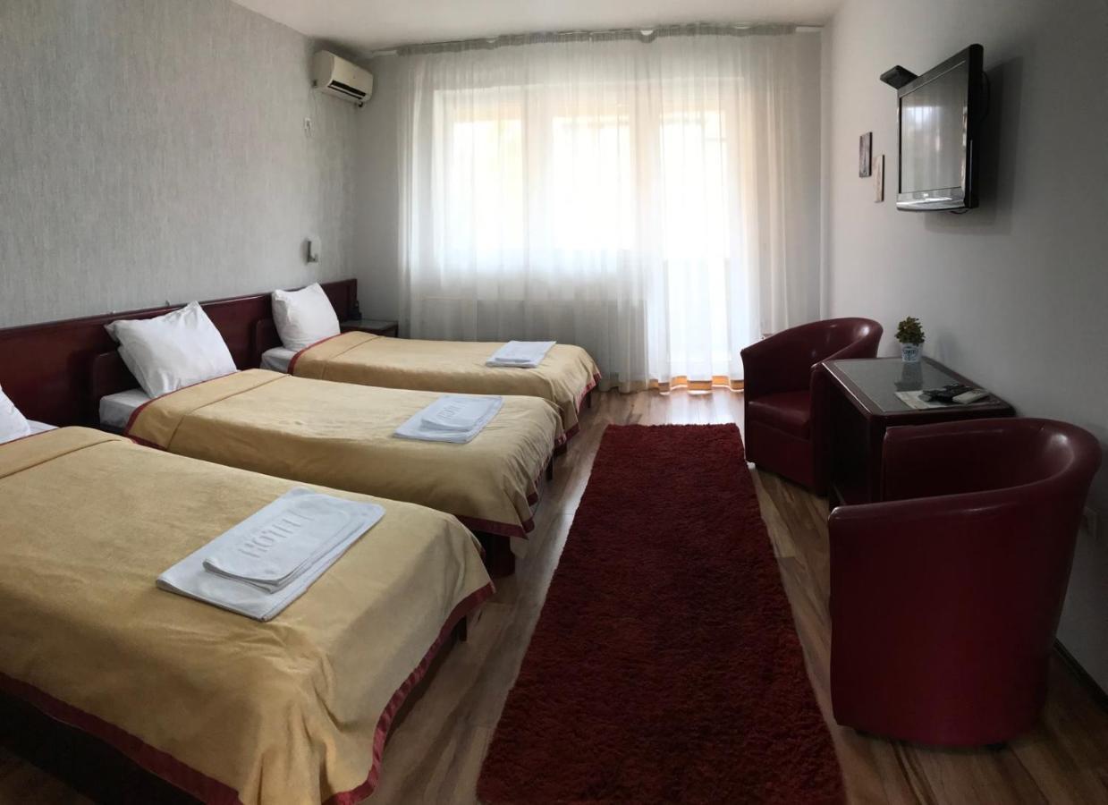 Hotel Tri "O" Topola Екстер'єр фото