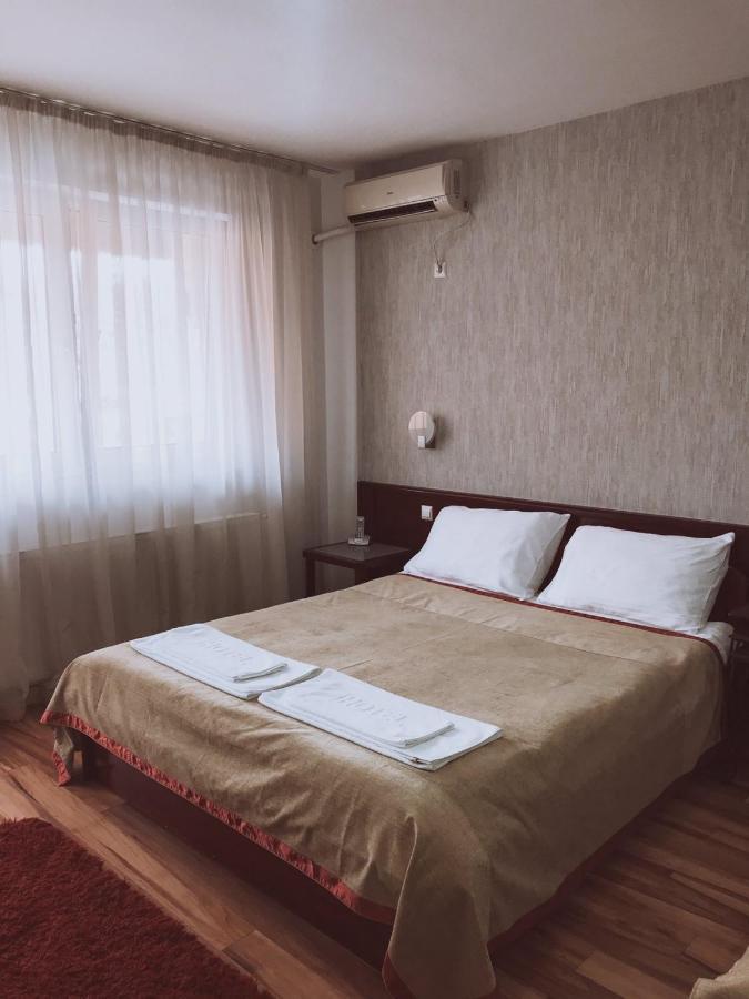 Hotel Tri "O" Topola Екстер'єр фото