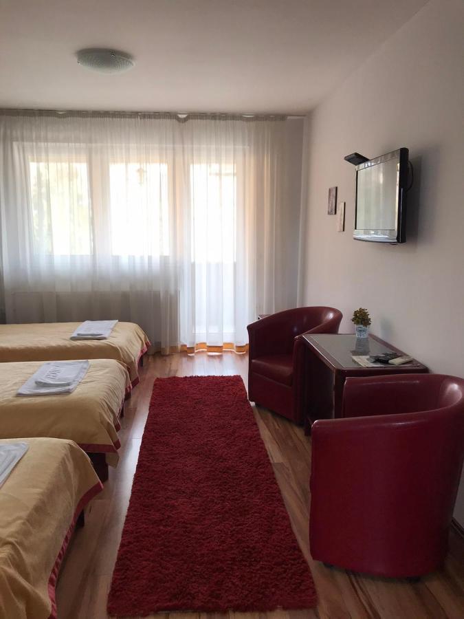 Hotel Tri "O" Topola Екстер'єр фото