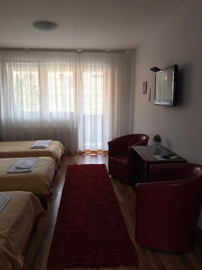 Hotel Tri "O" Topola Екстер'єр фото