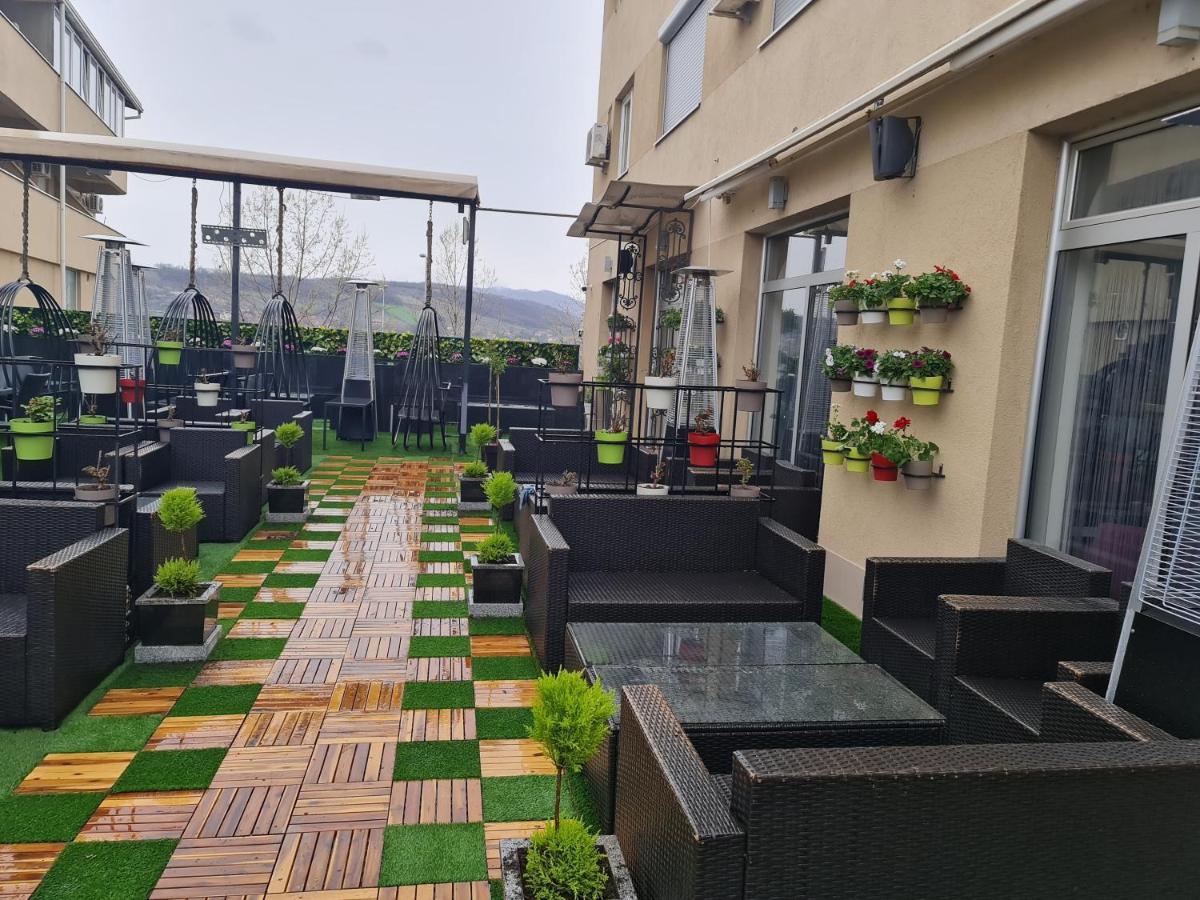 Hotel Tri "O" Topola Екстер'єр фото