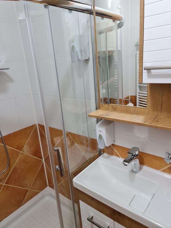 Hotel Tri "O" Topola Екстер'єр фото