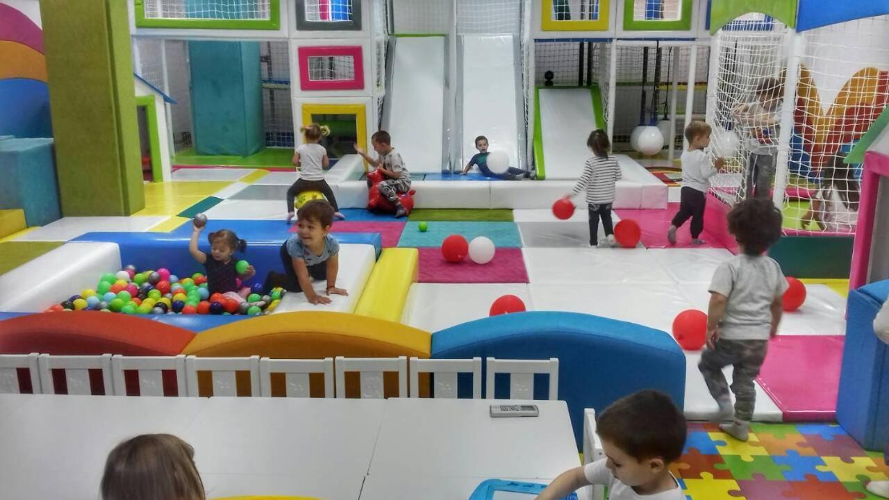 Hotel Tri "O" Topola Екстер'єр фото